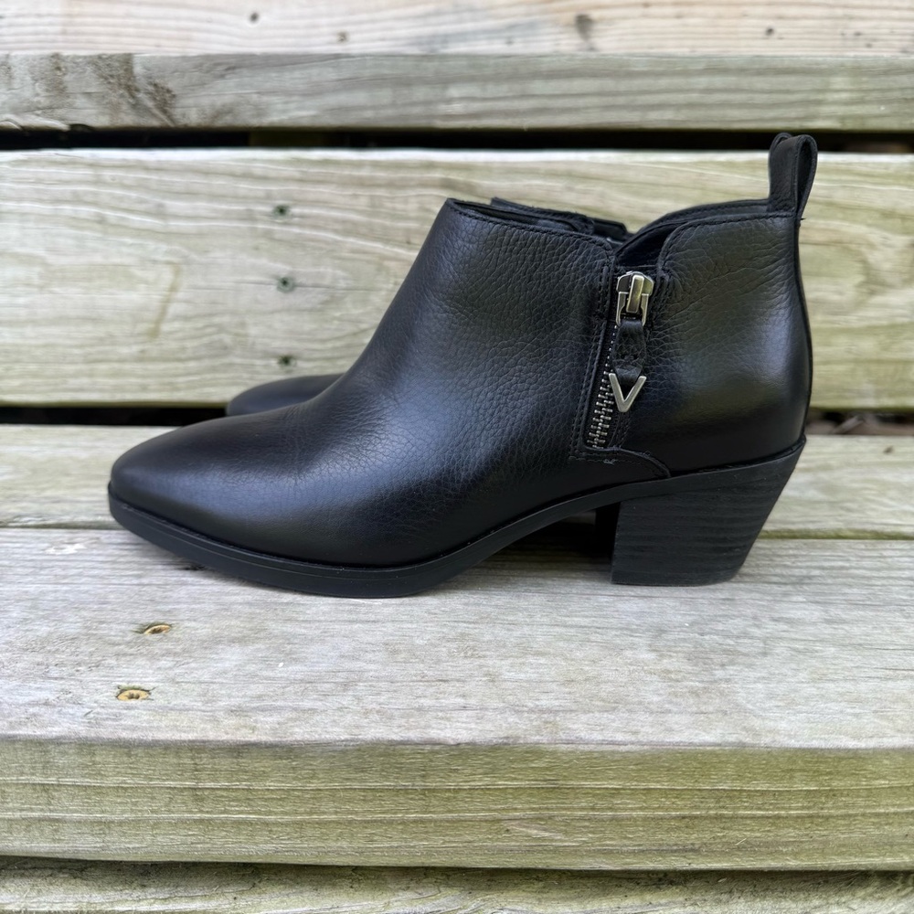 Vionic Cecily Black Leather Ankle Boots Western Stacked Block Heel Zip Size 6.5